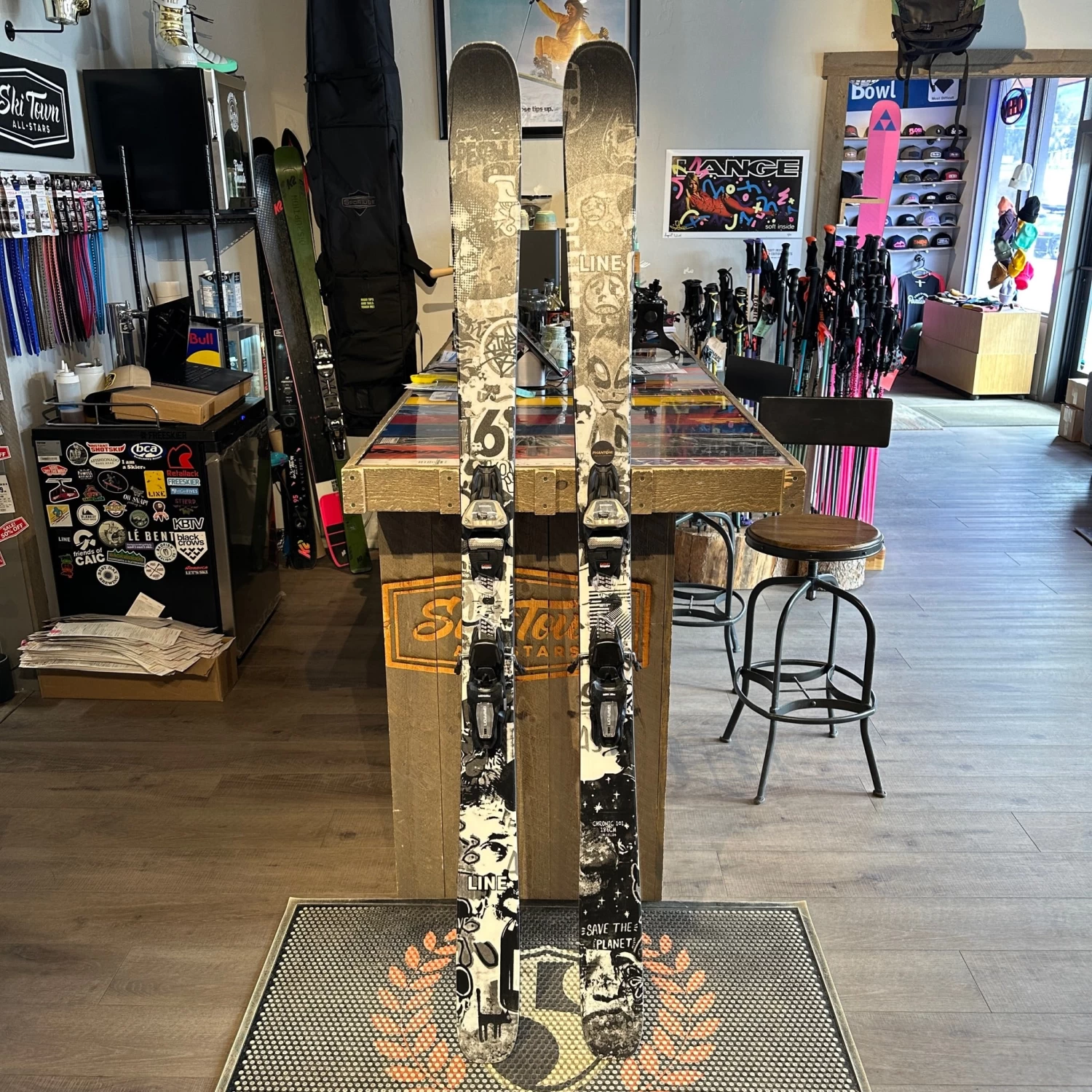 2025 LINE CHRONIC 101 (186cm) +MARKER GRIFFON 13 DEMO BINDINGS - USED