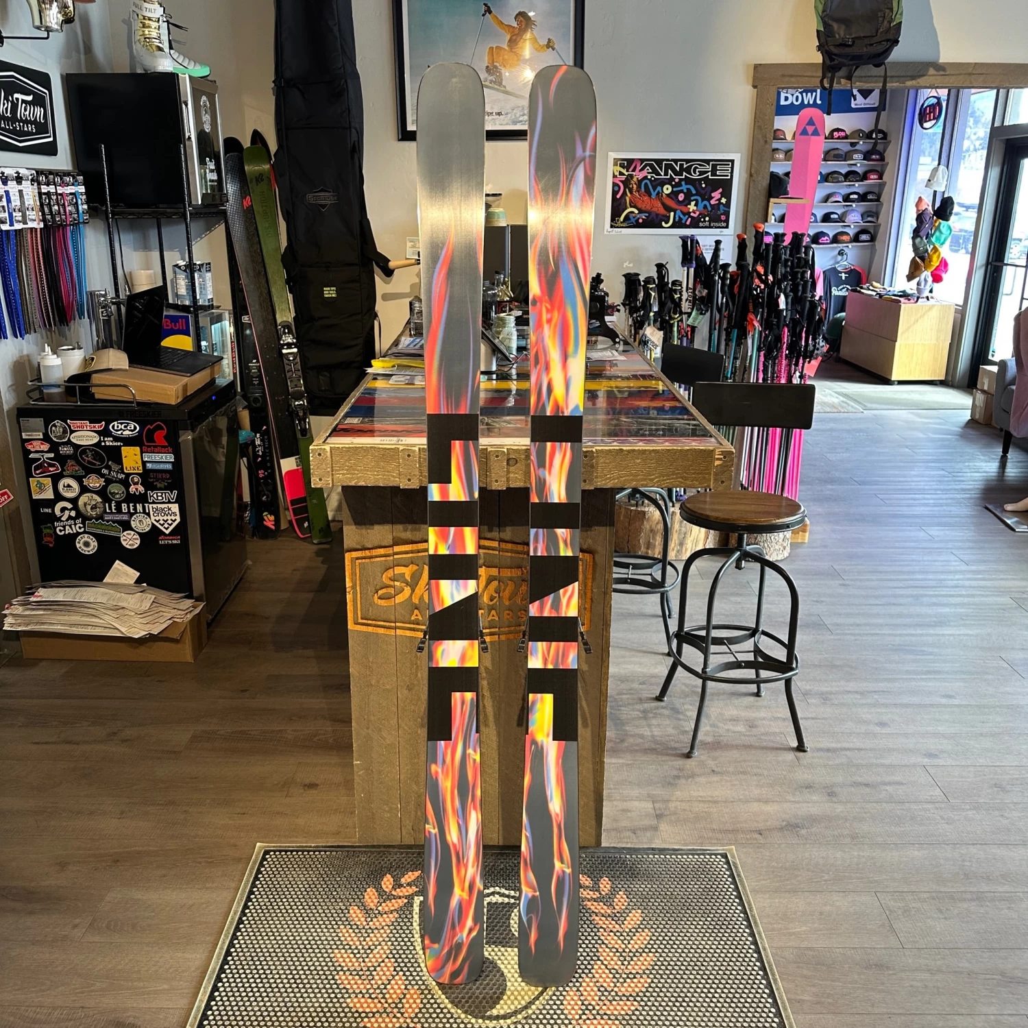 2025 LINE CHRONIC 101 (186cm) +MARKER GRIFFON 13 DEMO BINDINGS - USED - Image 2